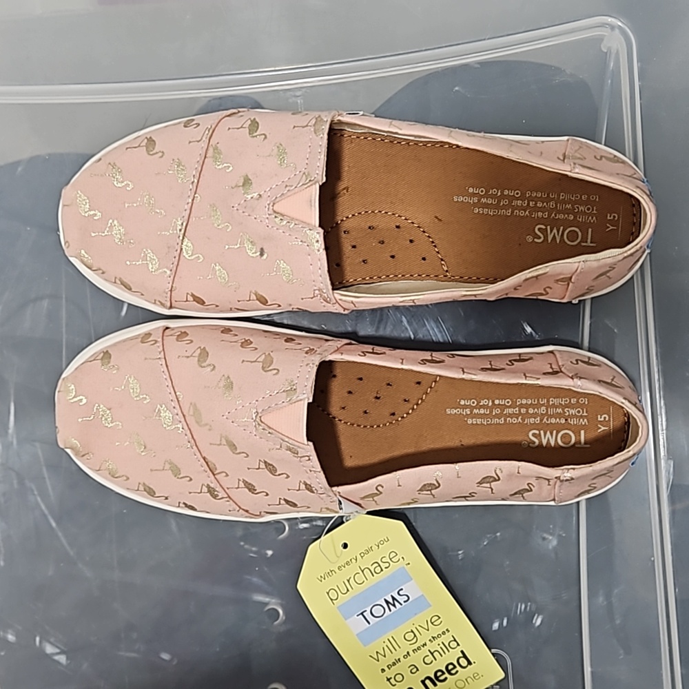 Toms flamingo print slip ons new with tags